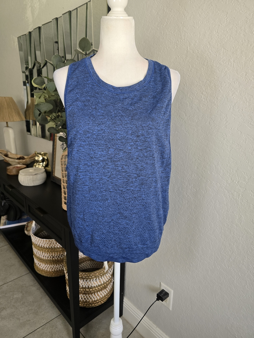Lululemon Breeze By Tank Top Women's Blue Perforated Sleeveless Athletic 8